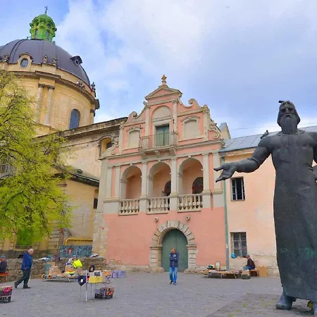 Daire On Lychakivska Lviv